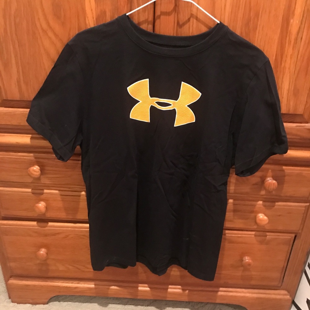 Youth XL under armor tshirt